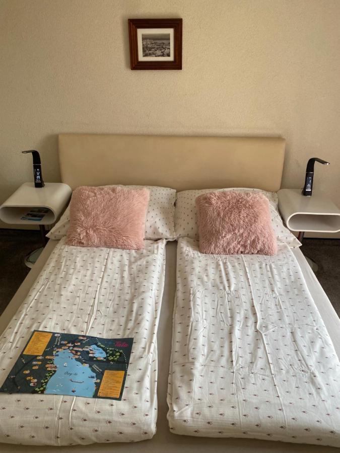 Bed and breakfast Panzio Tata Extérieur photo