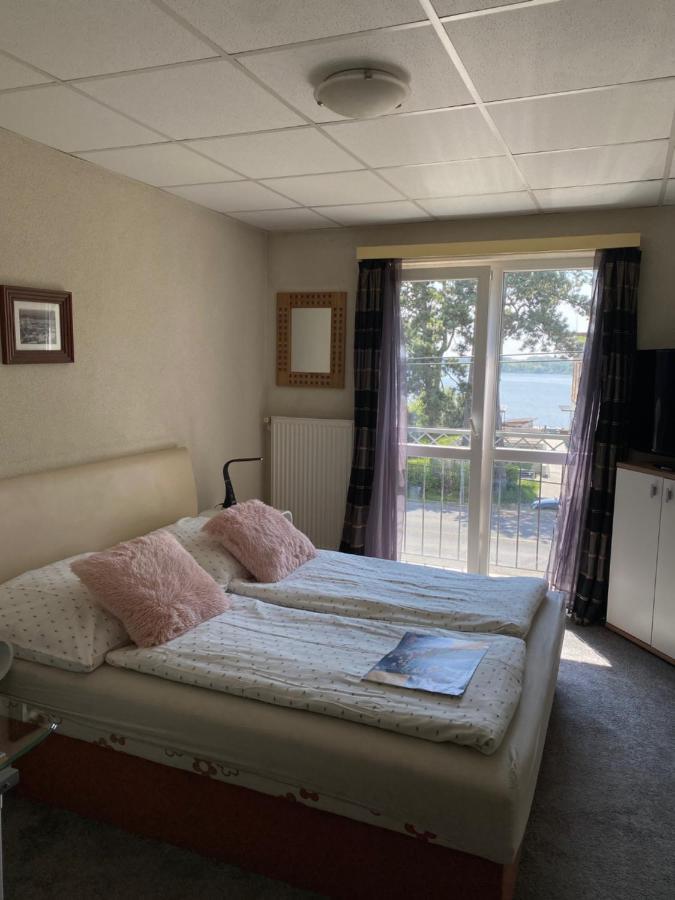 Bed and breakfast Panzio Tata Extérieur photo