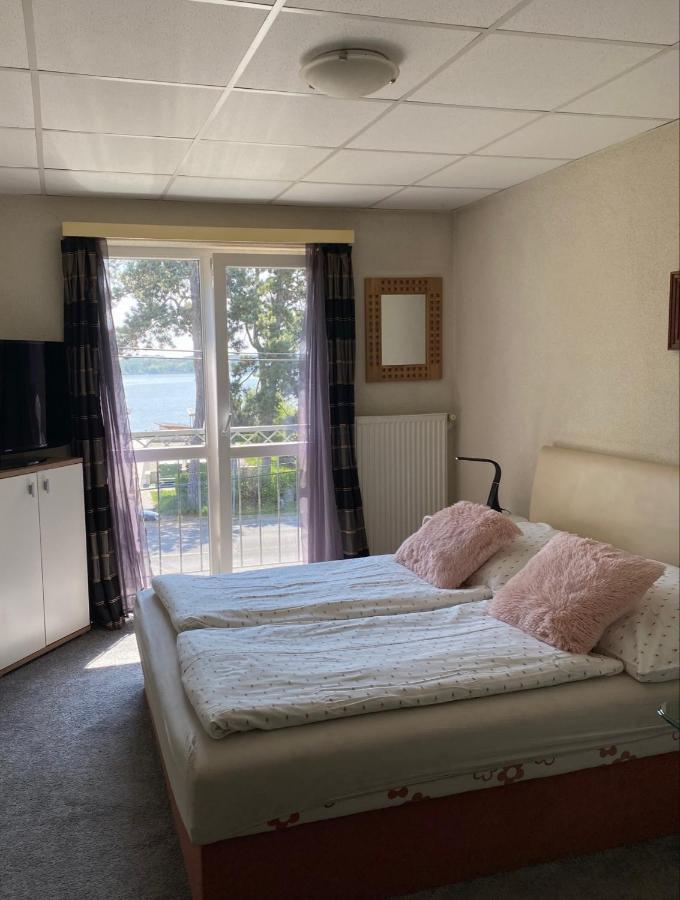 Bed and breakfast Panzio Tata Extérieur photo