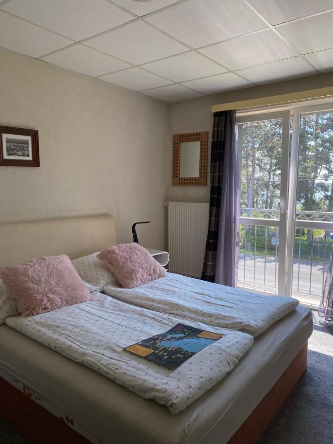 Bed and breakfast Panzio Tata Extérieur photo