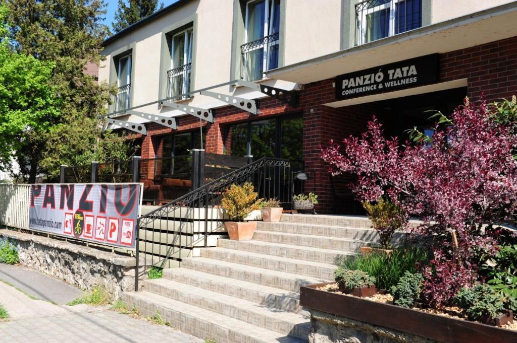 Bed and breakfast Panzio Tata Extérieur photo