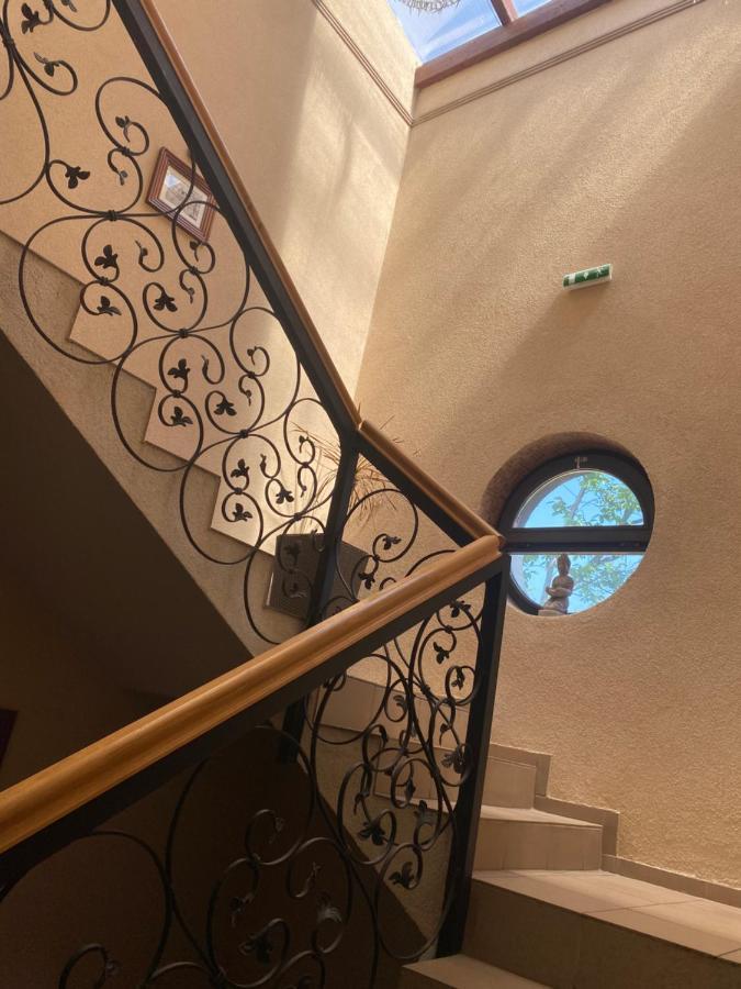 Bed and breakfast Panzio Tata Extérieur photo